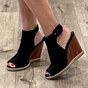 Tory Burch wedges. Size 9. Like new!